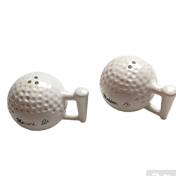 Ceramic Salt and pepper shakers golf balls Matane Québec - Picture 1 of 8